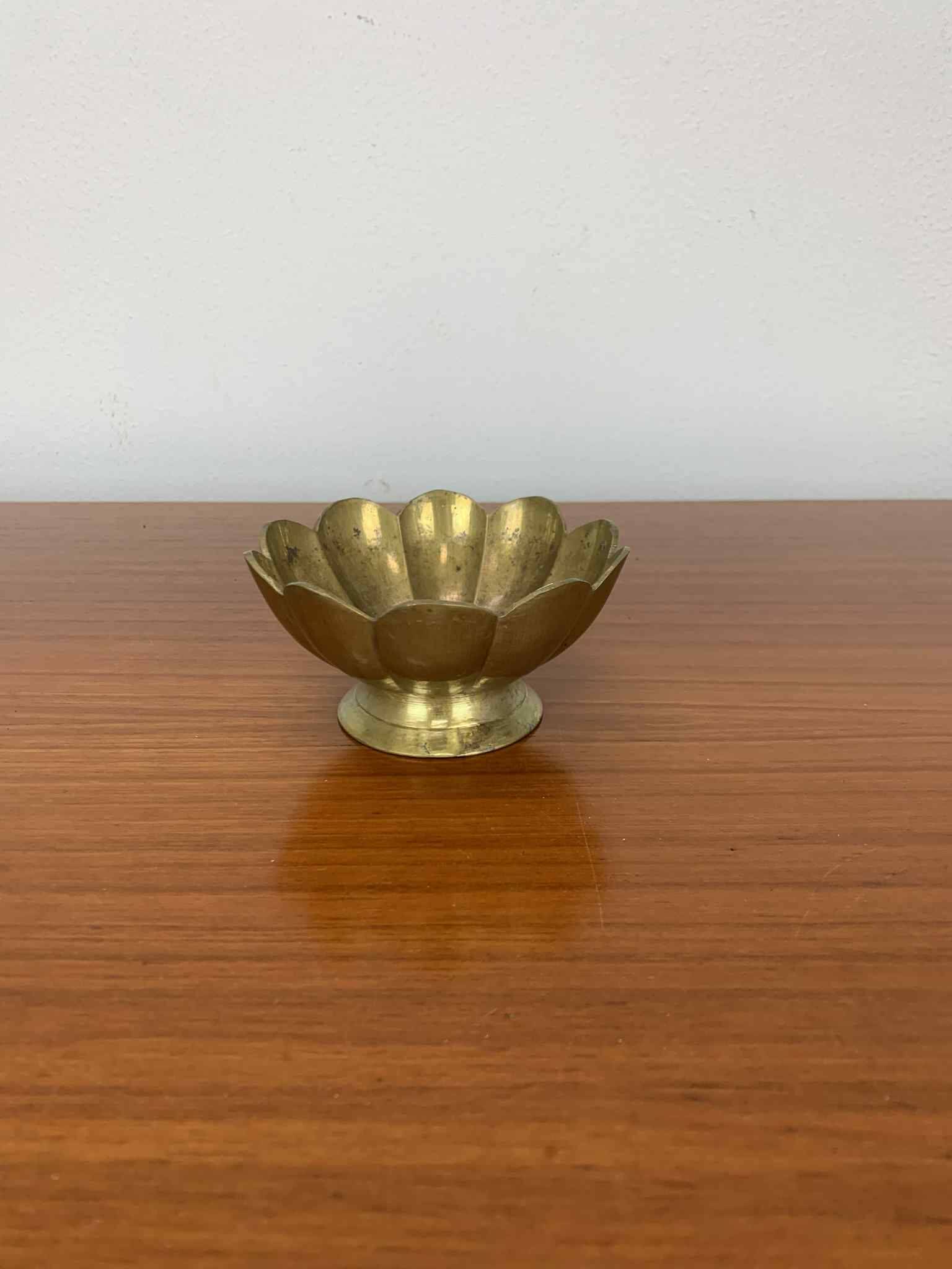 Vintage gold-plated brass flower emptier