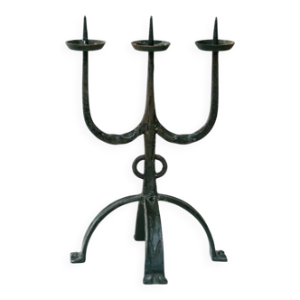 Black hand-forged iron candleholder statue with mid-century, 70s Brutalist tripod design