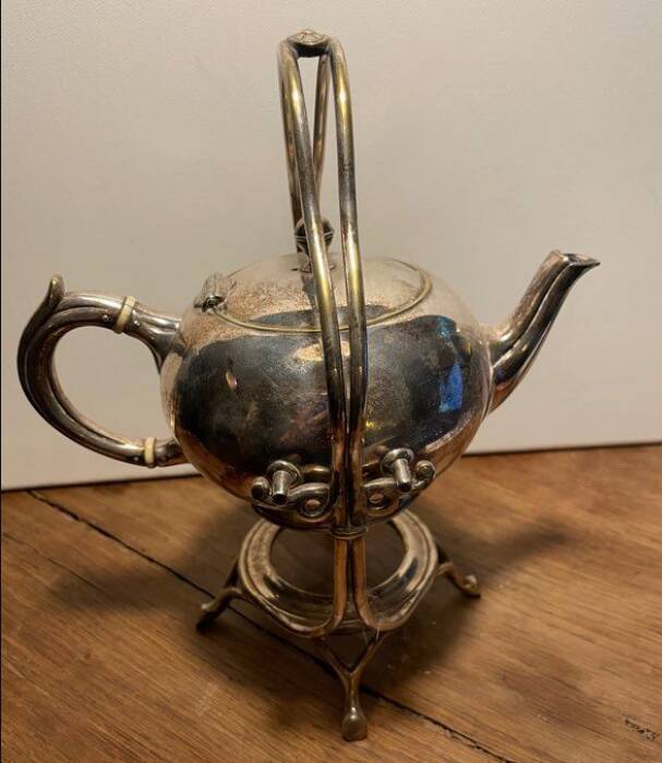 Cailar Bayard teapot with burner