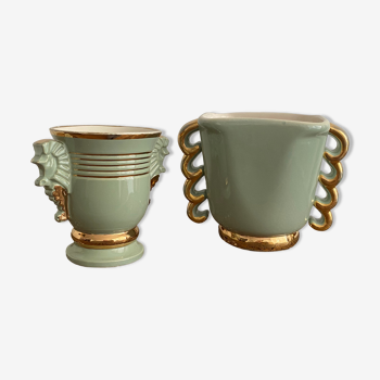 Deux vases vert et or avec anses