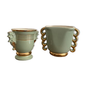 Deux vases vert et or avec anses