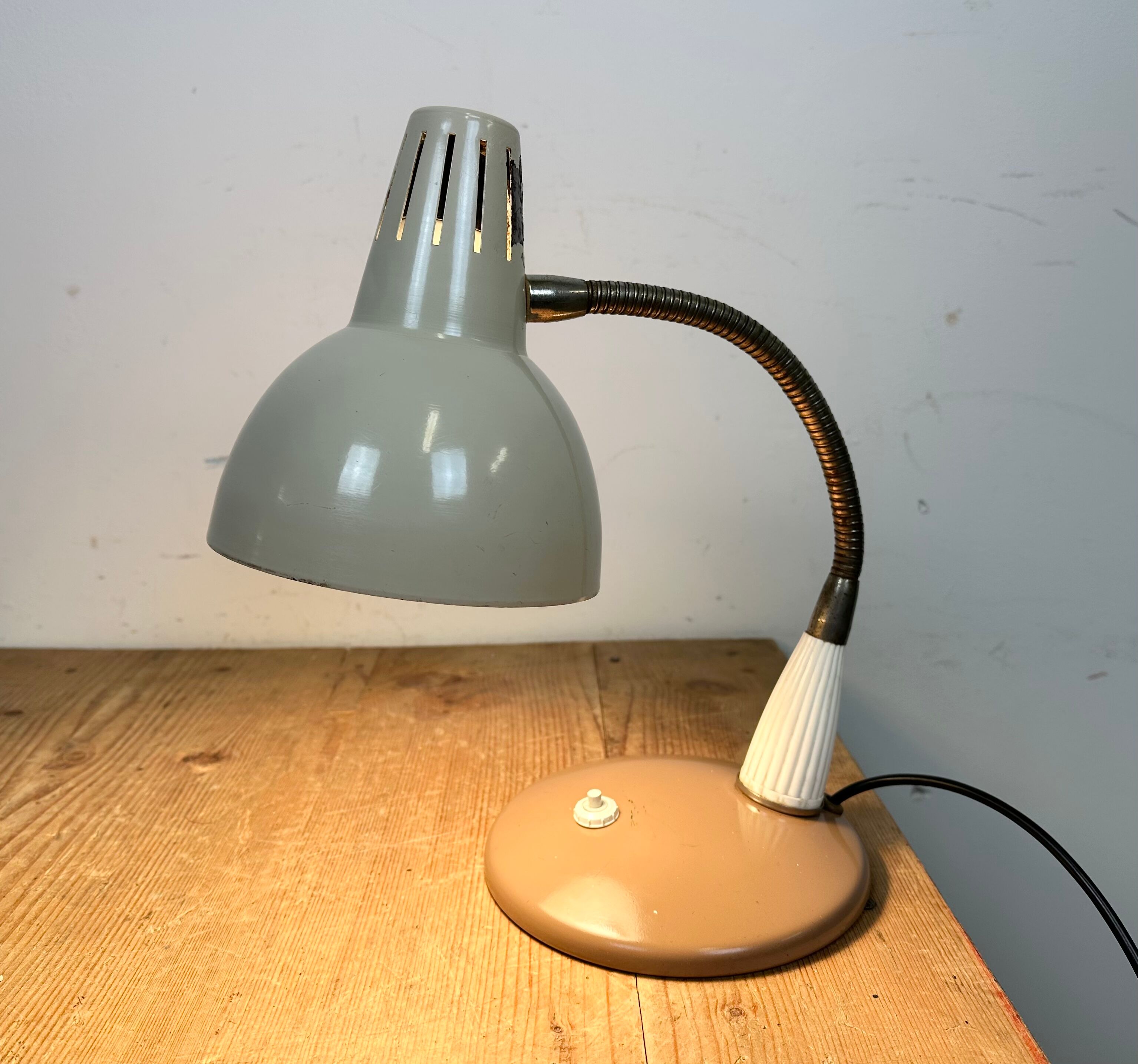 Industrial gooseneck table lamp, 1960s