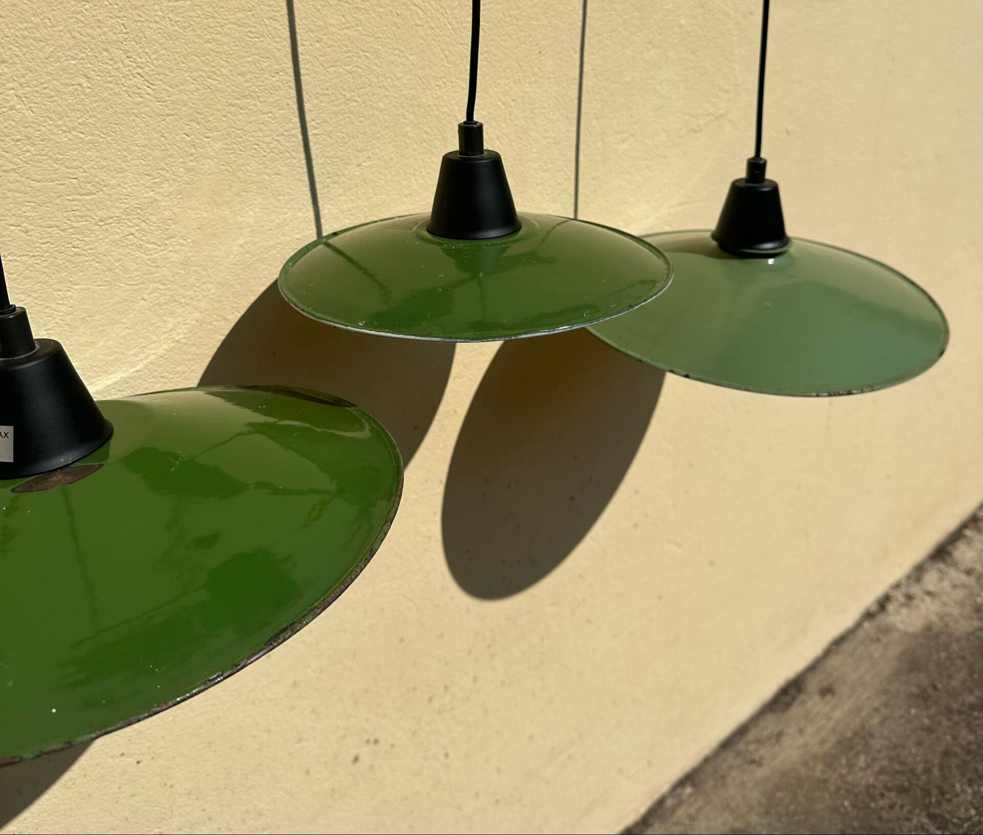 Ceiling light pendant lampshade enamelled green and white metal