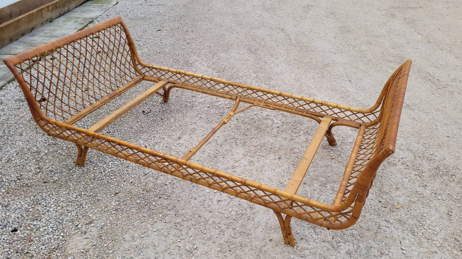 Vintage rattan daybed in basket shape - 1950s