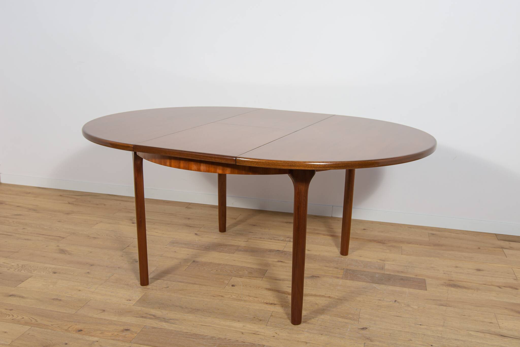 Mid-Century Round Extendable Dining Table from McIntosh, United Knigdom, 19