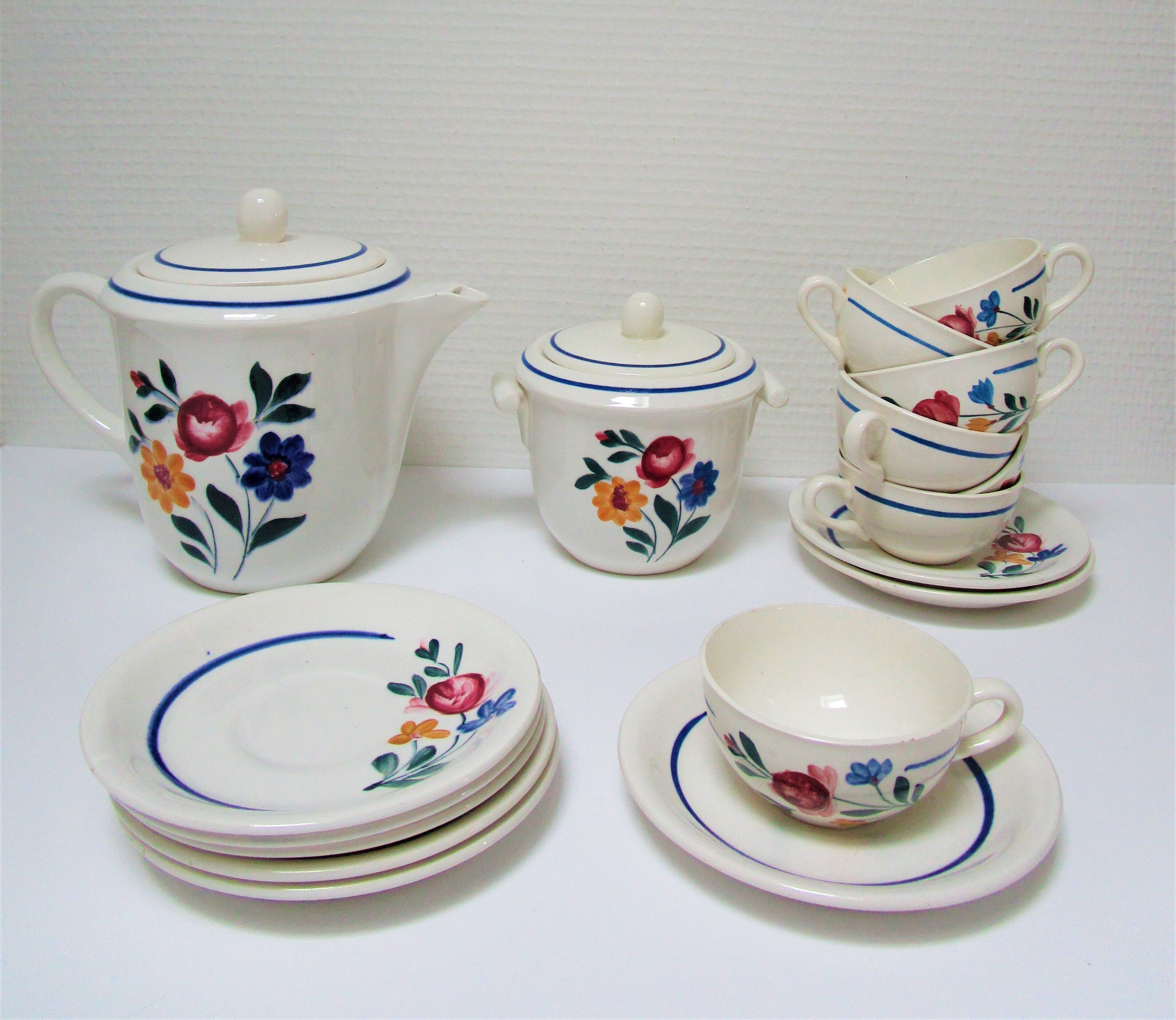 tea or coffee set model Gilberte earthenware Saint Amand floral decoration