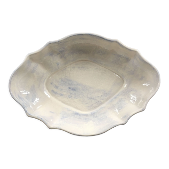 Scalloped hollow dish