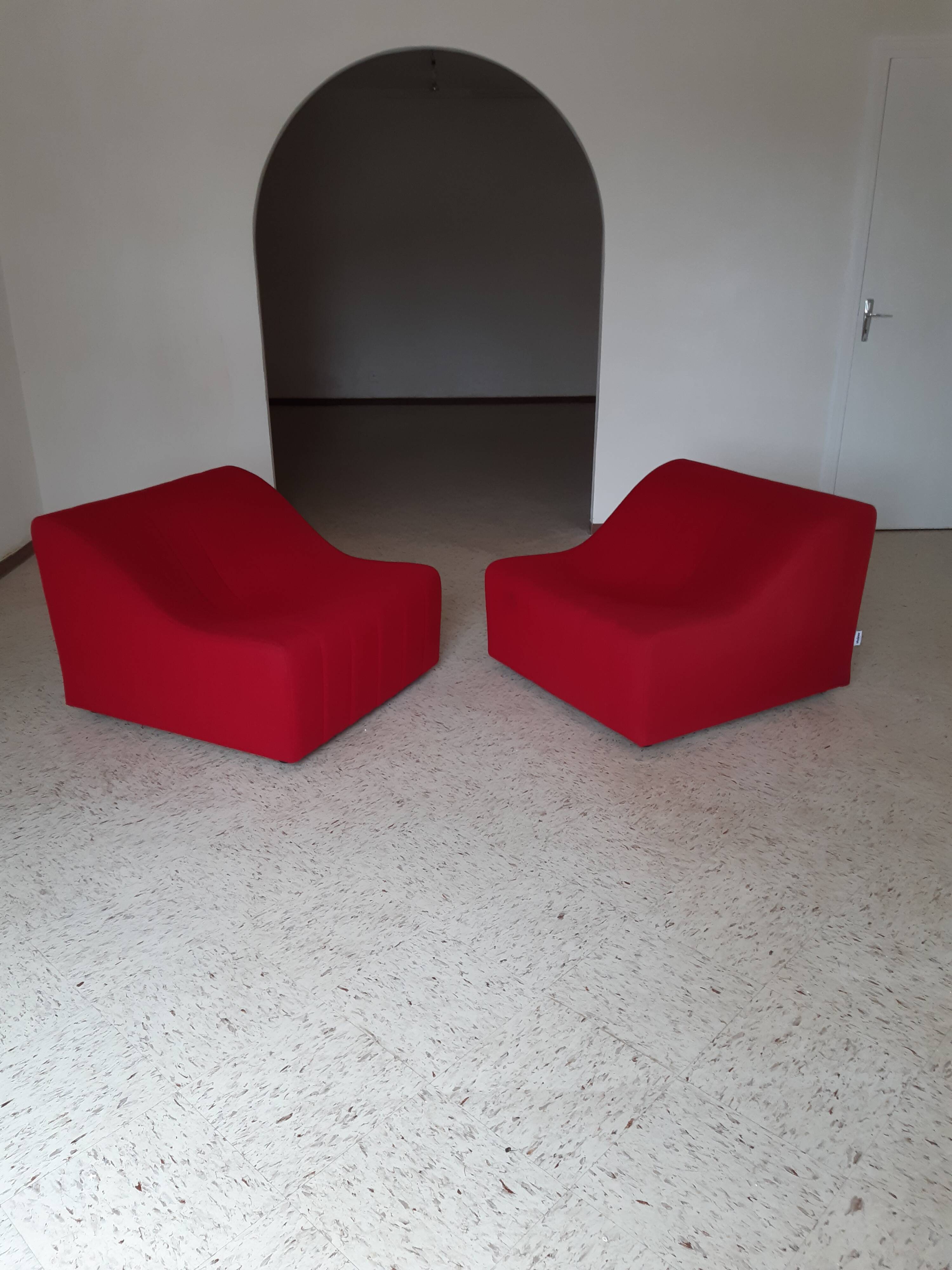 Pair of swivel chromatic lounge chairs by Kwok Hoi Chan, Steiner