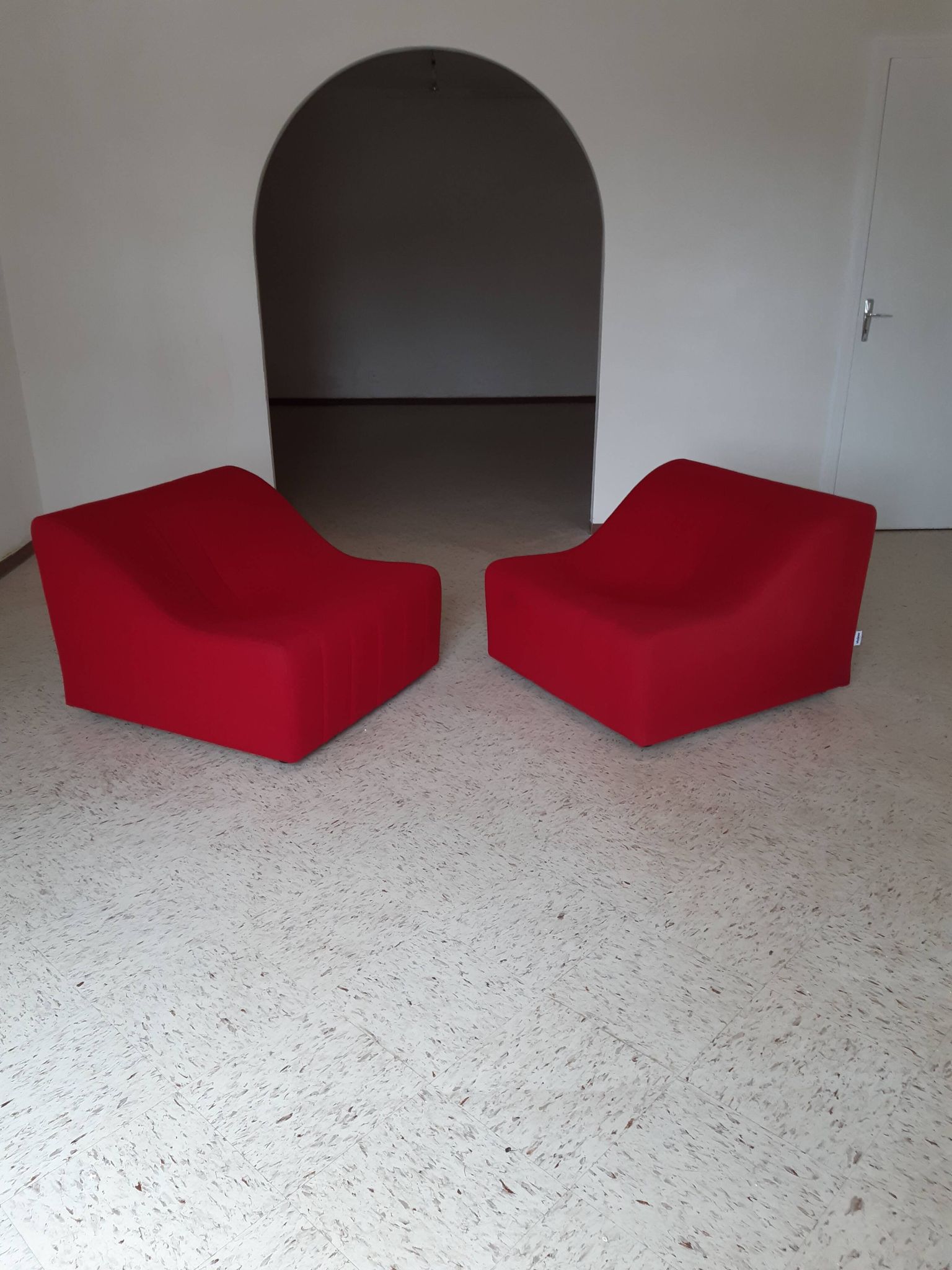 Pair of chromatic swivel armchairs by Kwok Hoi Chan, Steiner