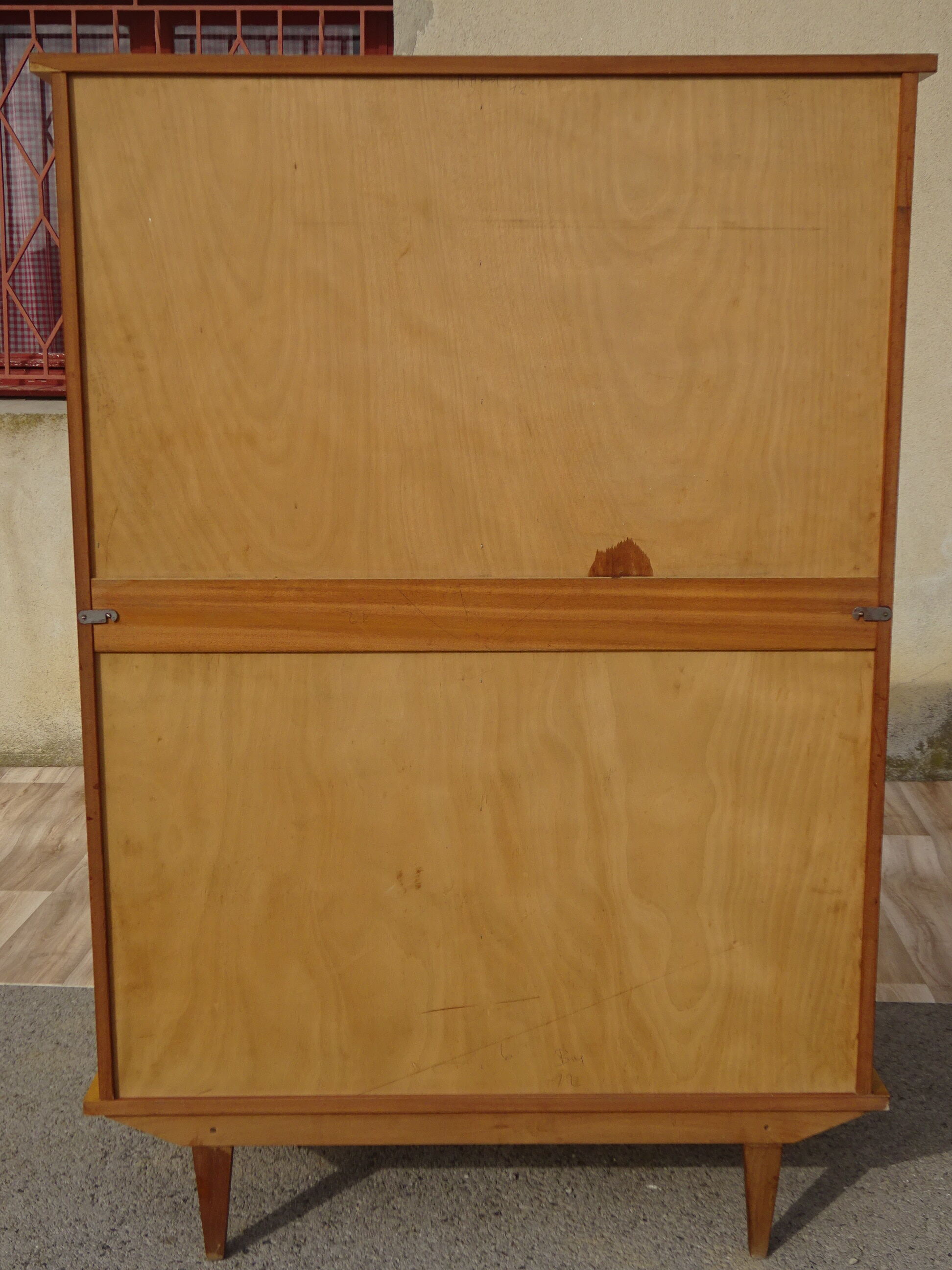 Armoire vintage, pieds compas