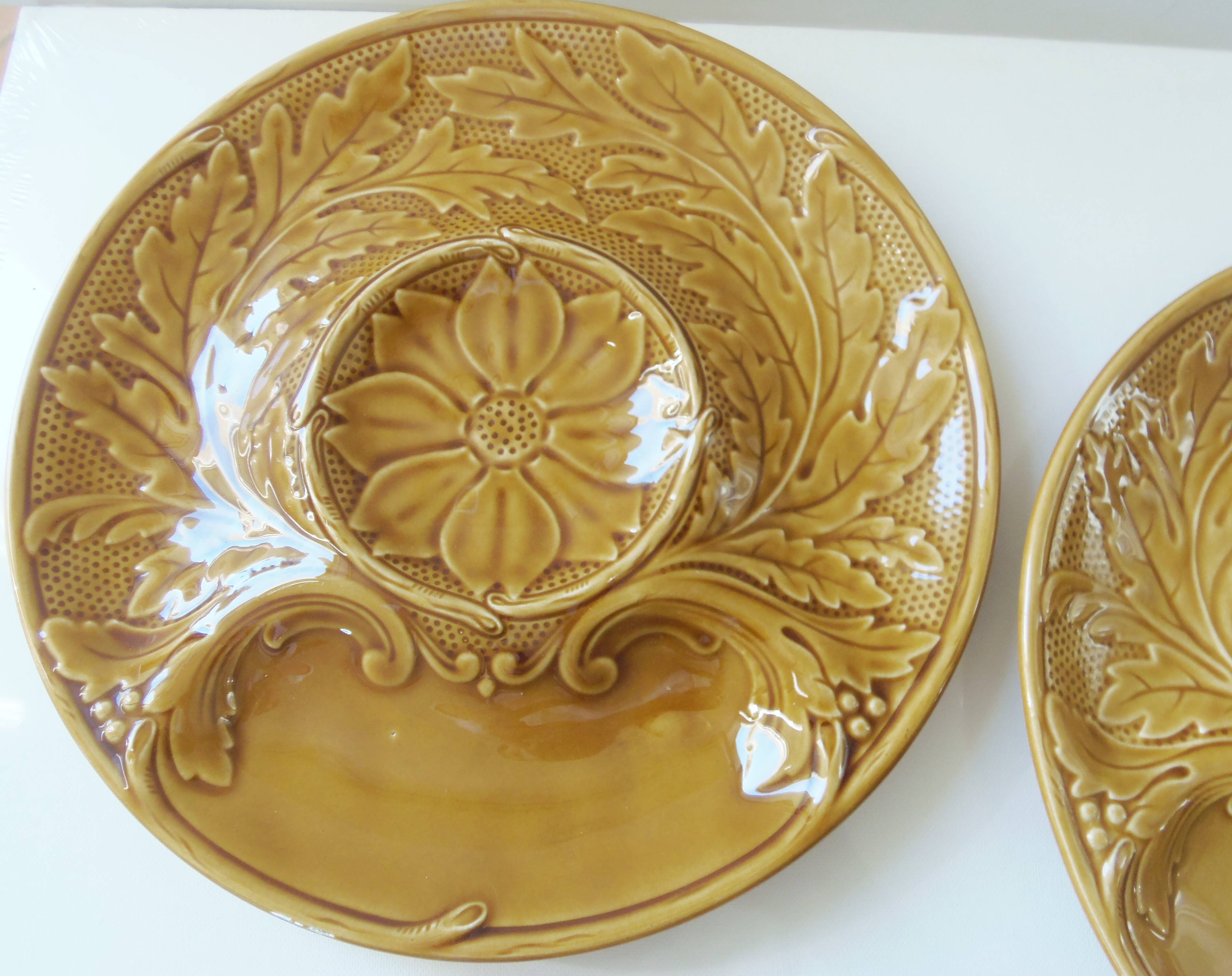 2 assiettes à artichauts en barbotine Gien