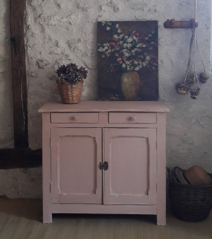 Pink parisian buffet