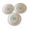 3 assiettes à dessert en porcelaine estampillées VF, modèle "Fleurs de Mai". Motifs peints à la main