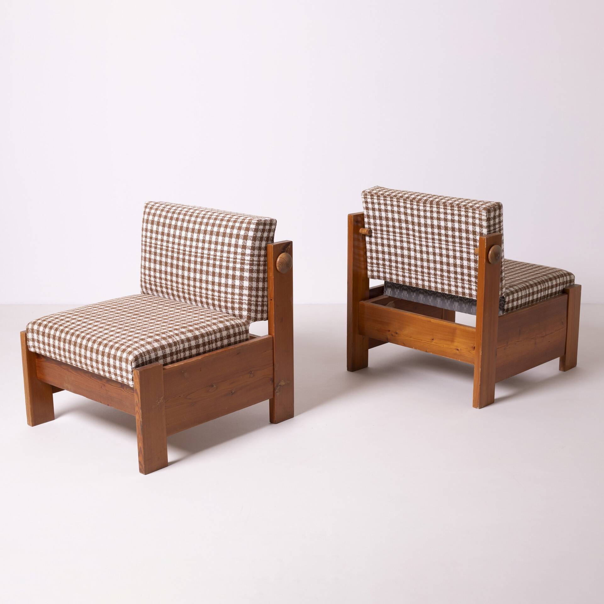 Pair of brutalist armchairs, Czechoslovakia, 1970s, made of pine wood and wool.