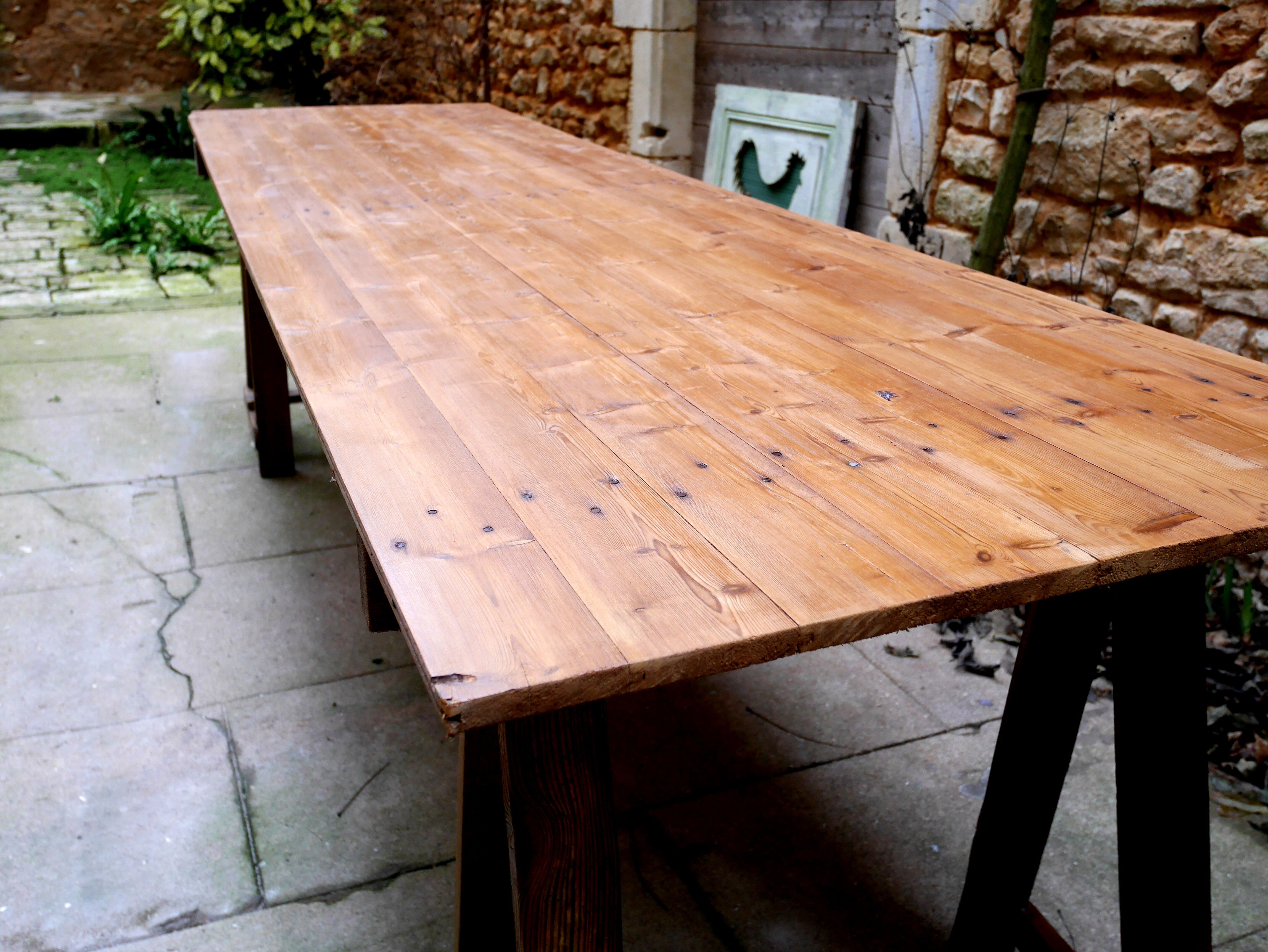 Table ferme guinguette en bois sur treteaux