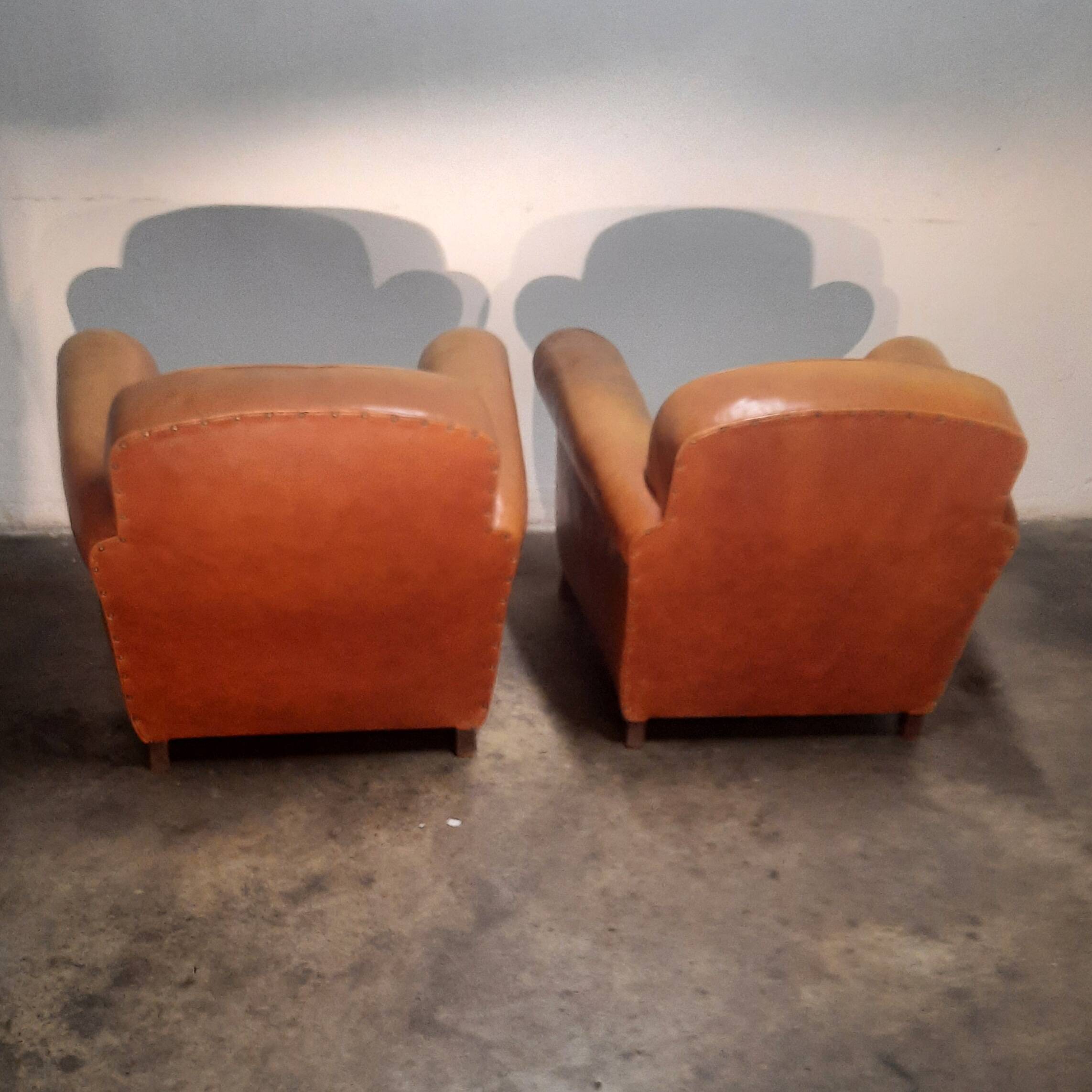 Pair of club shoes from the 1950s in tawny leather.