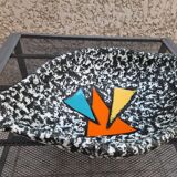 Fruit cut, center of table, ceramic, signed Vallauris, vintage 70s.