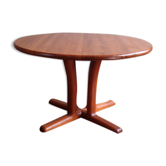 Table à manger massive en teck par Dyrlund, années 1970