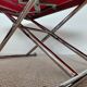Table relevable vintage verre rouge et chrome-design 1970/1980