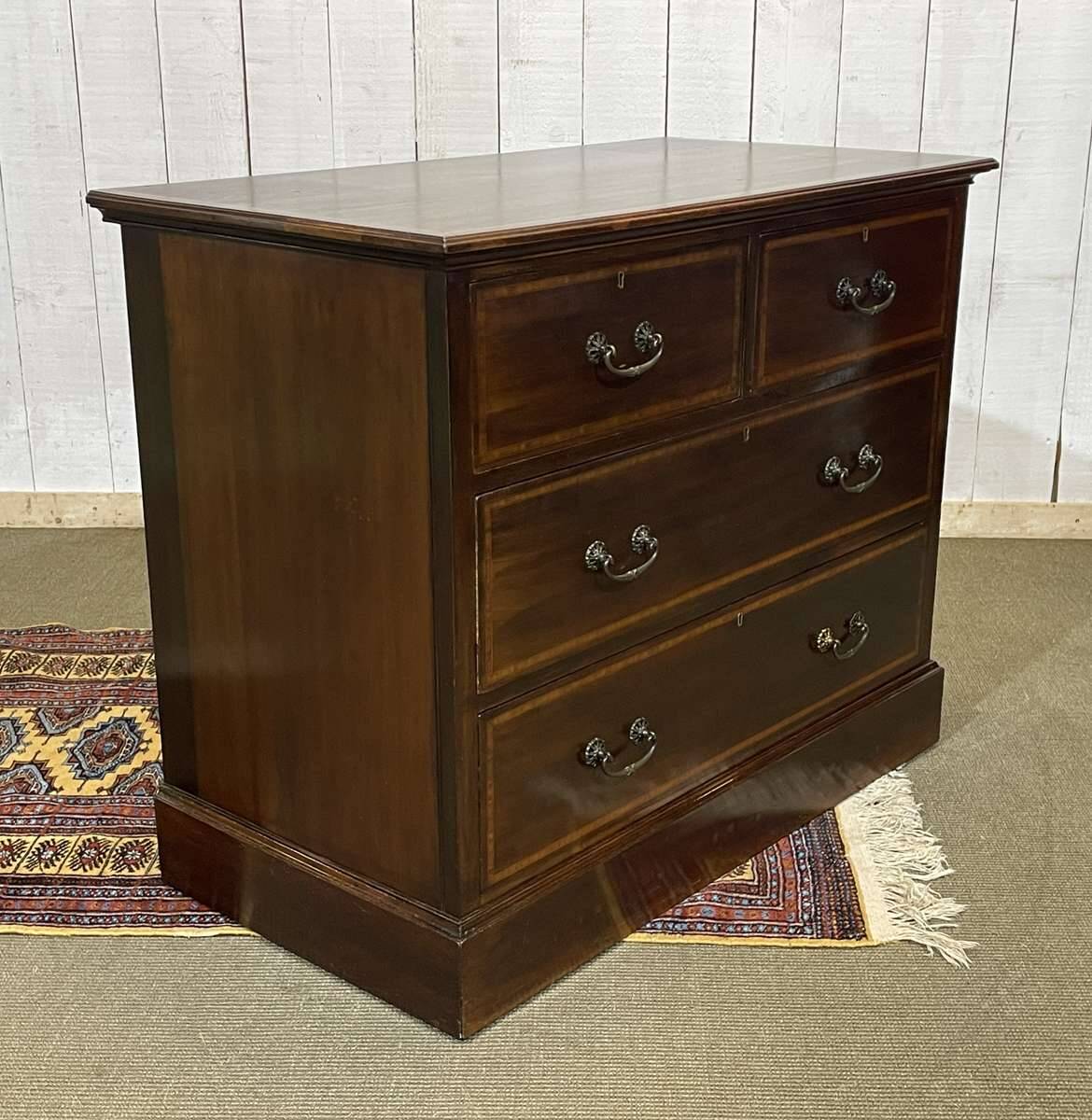 Commode anglaise début XXème en acajou