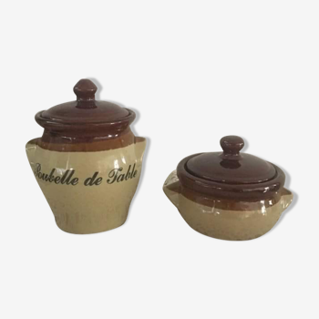 Deux pots assortis en terre cuite vernissée bicolore