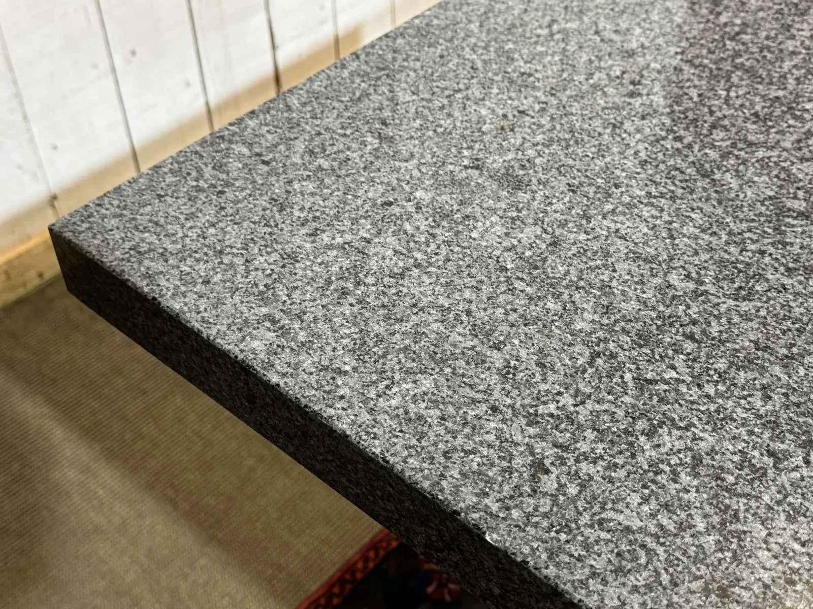 Table en marbre et piétement fonte