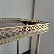 Desserte / Petite table d'appoint plaquage acajou et laiton mid century