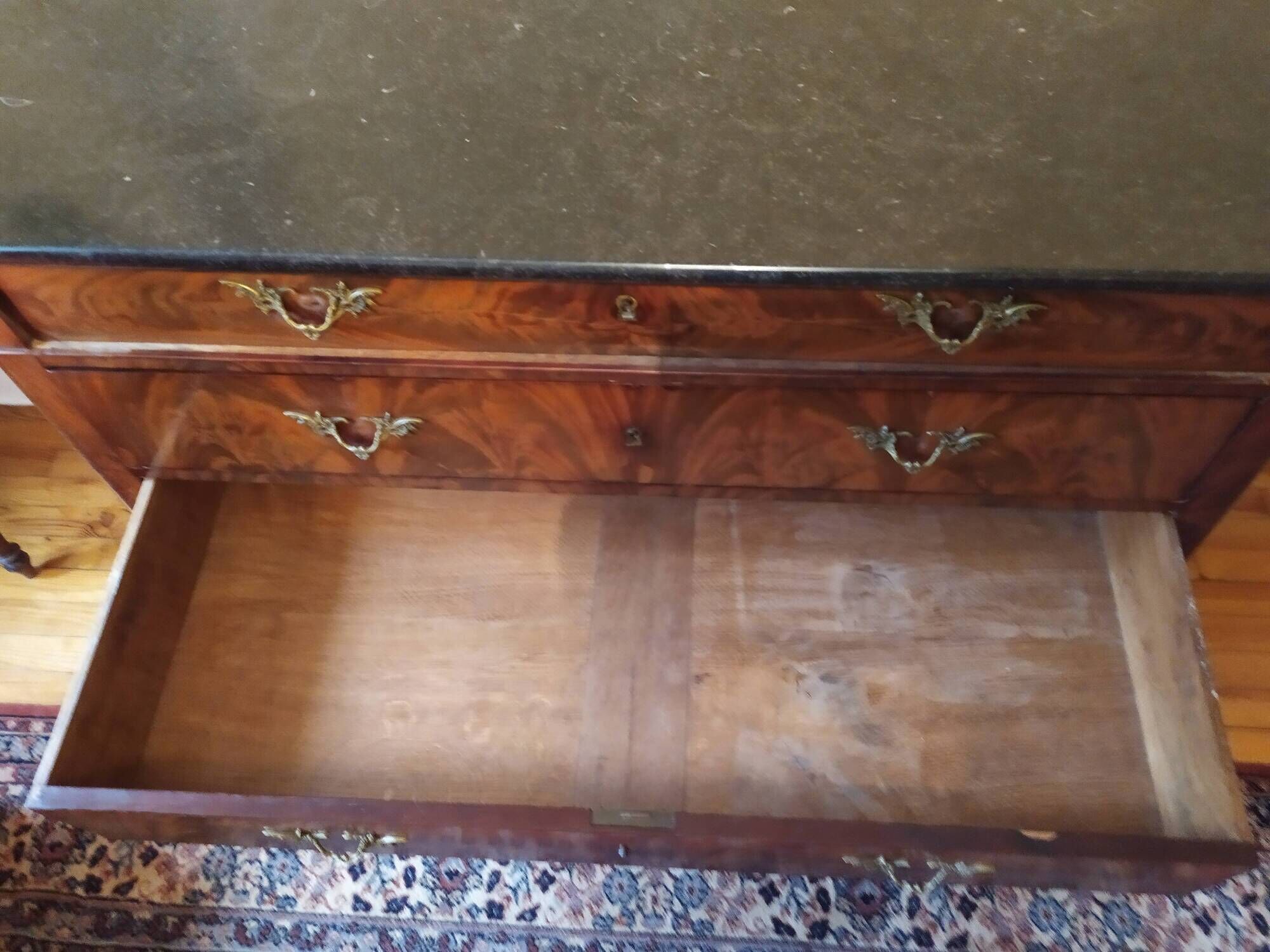 Louis Philippe chest of drawers In walnut veneer with black marble top