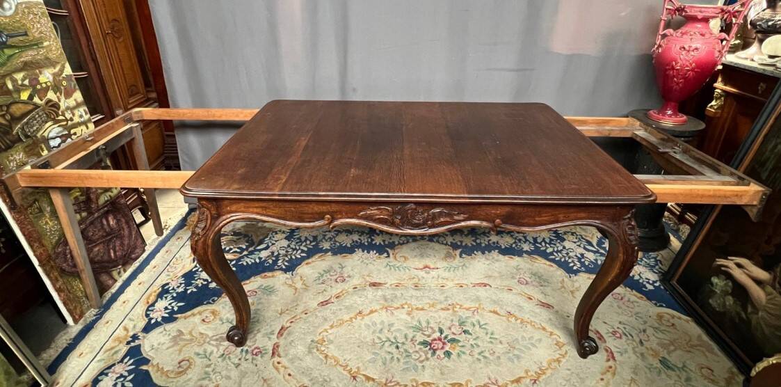 Regency dining table. Solid oak.