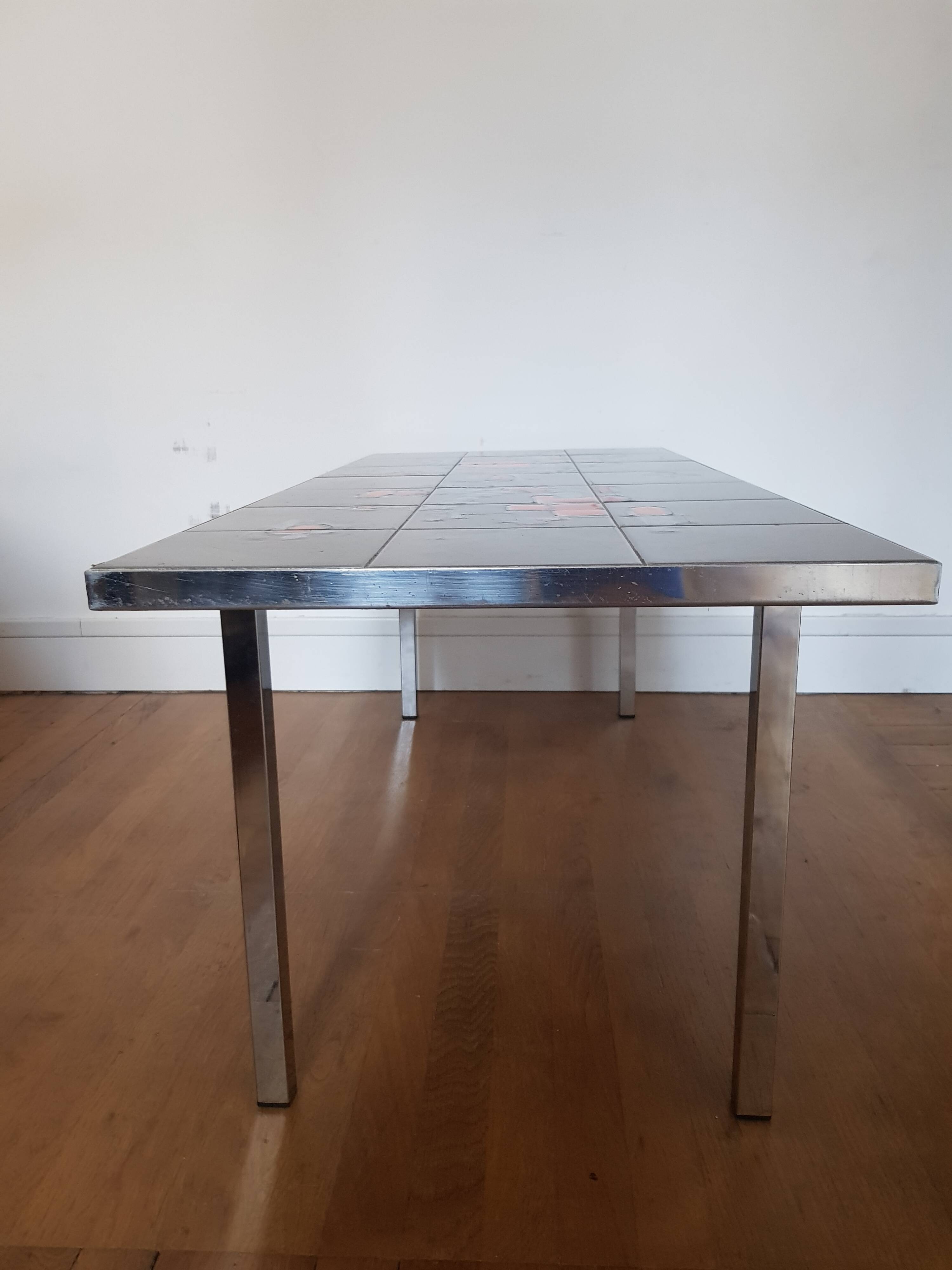 Ceramic coffee table by Adri