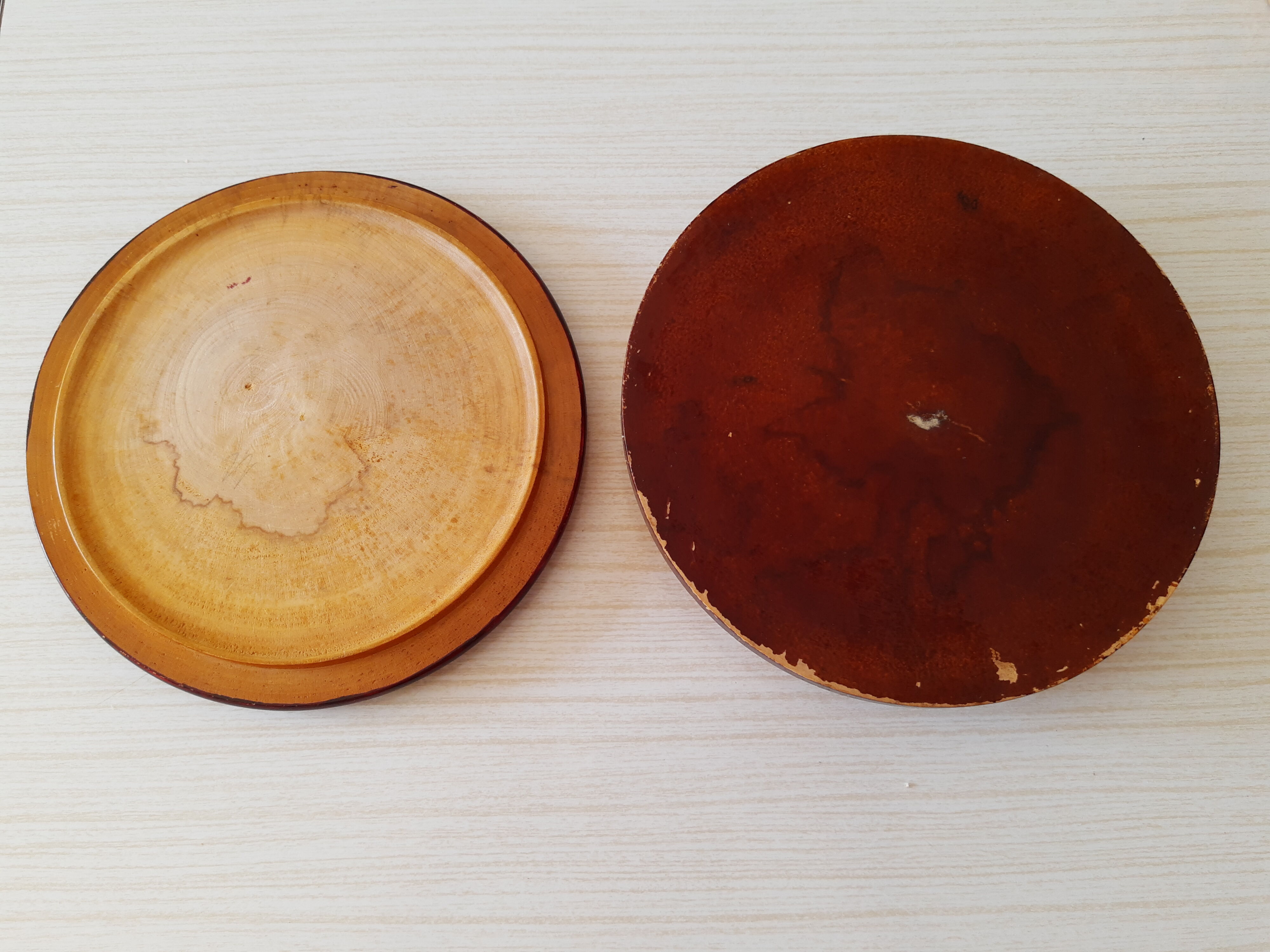 Boite ronde en bois décor floral