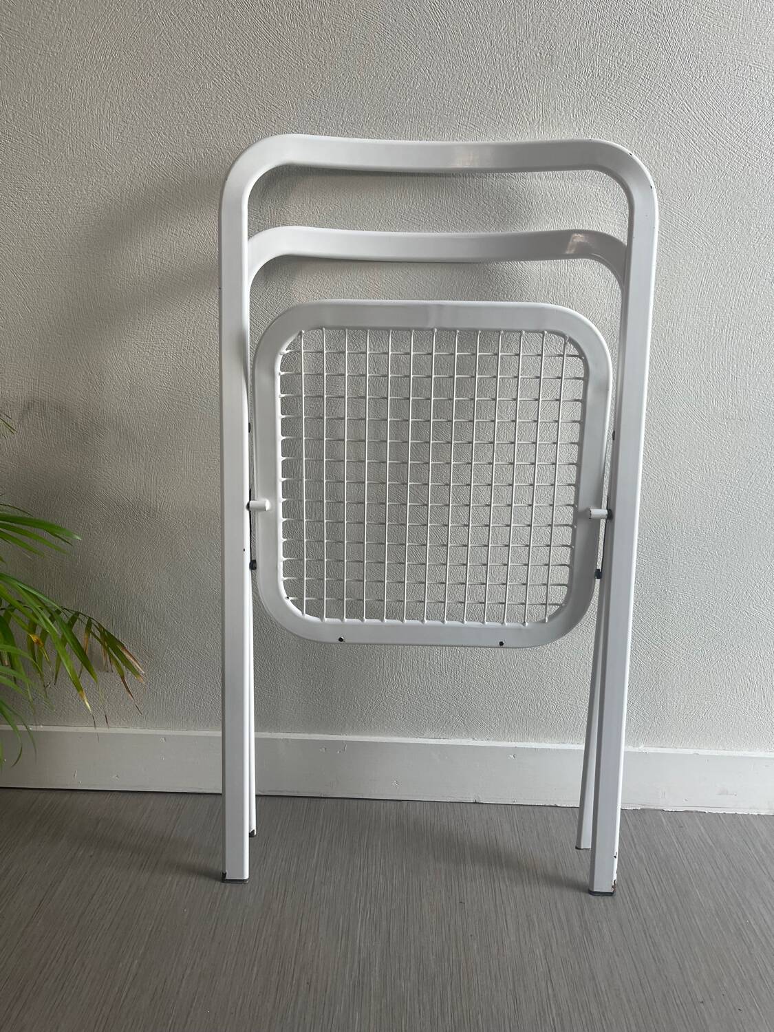 Vintage white folding chair Cidue