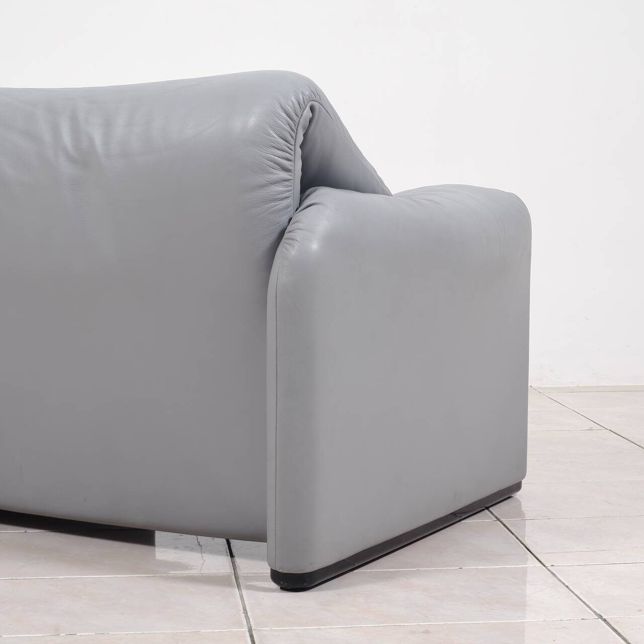 „Maralunga“ leather lounge chair by Vico Magistretti for Cassina, Italy