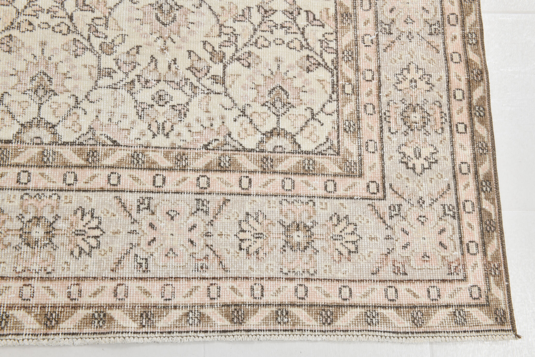 Bordered vintage rug, 218x326cm