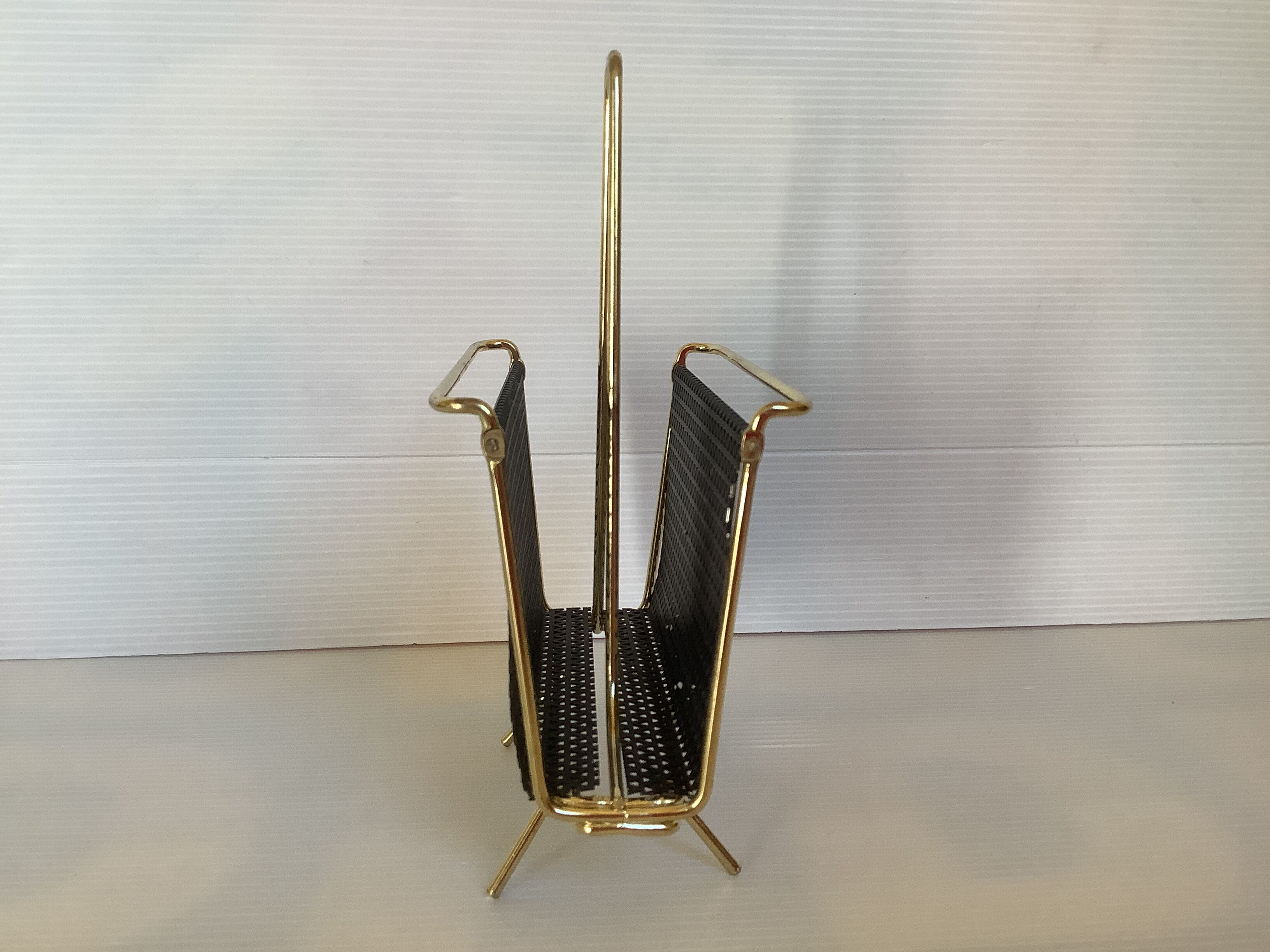 Letters rack black and gold