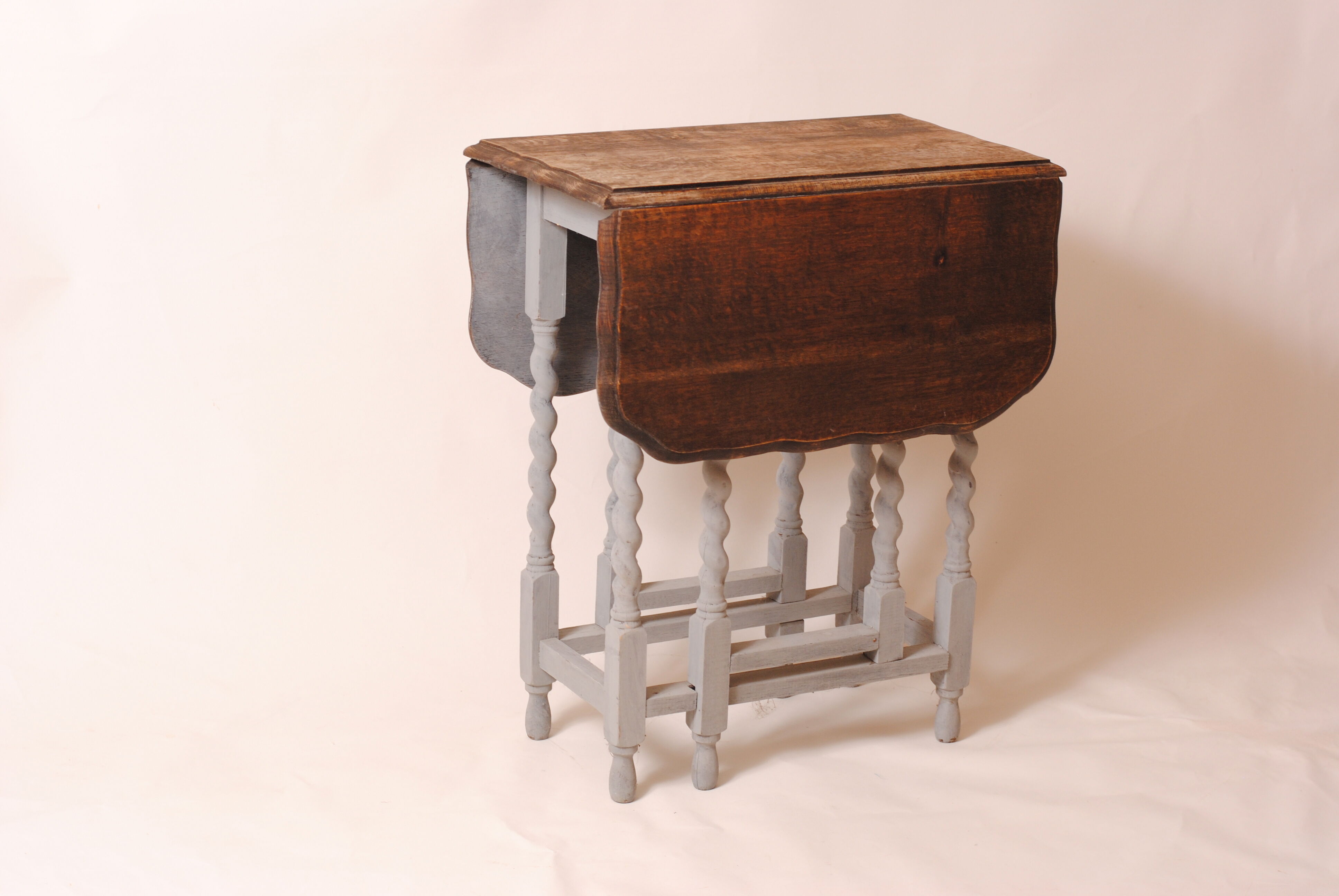 Farmhouse drop-leaf table