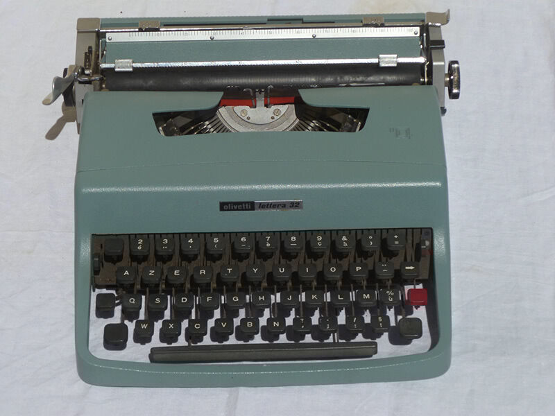 Olivetti Lettera 32 typewriter