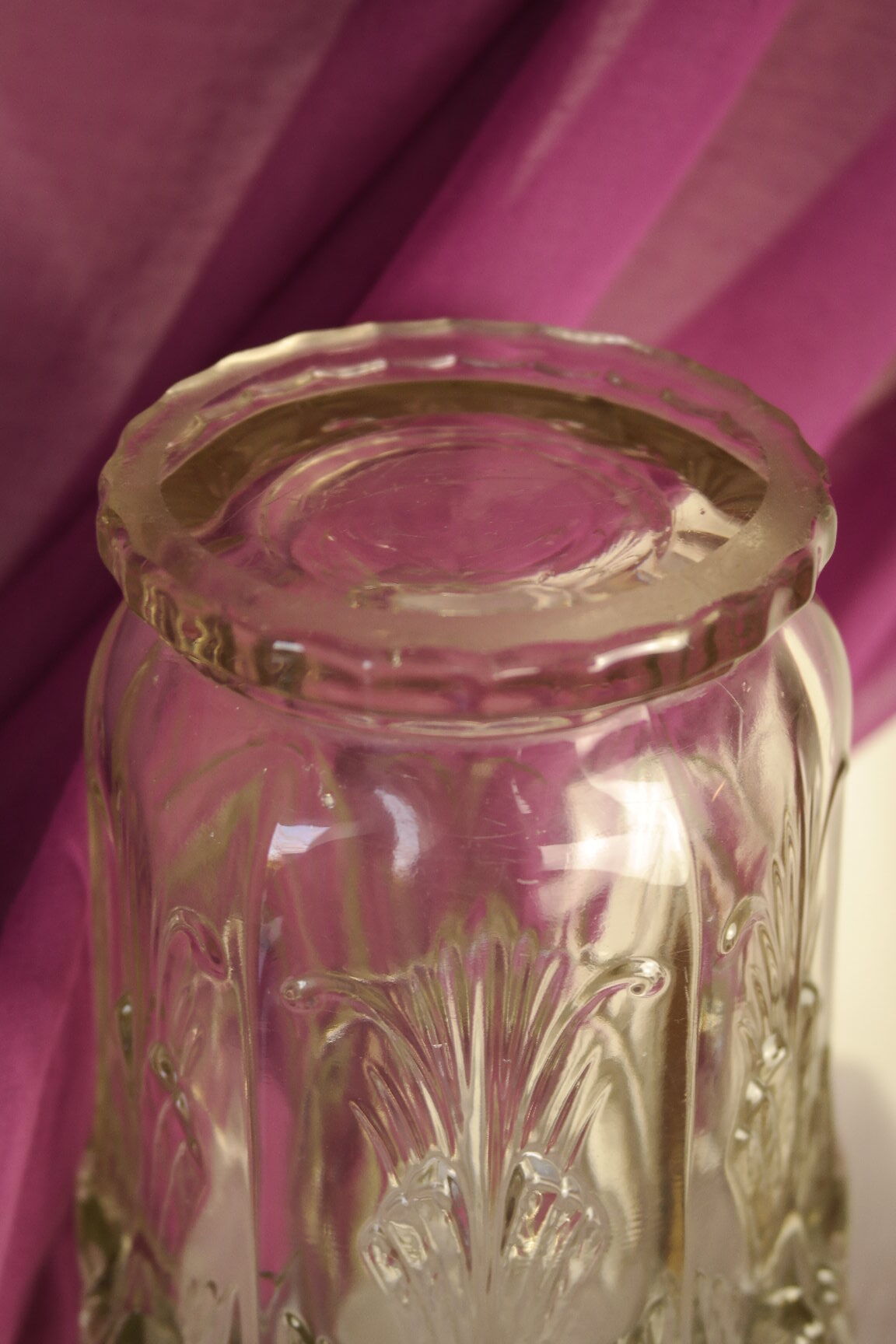 Vase with parakeets in art deco glass