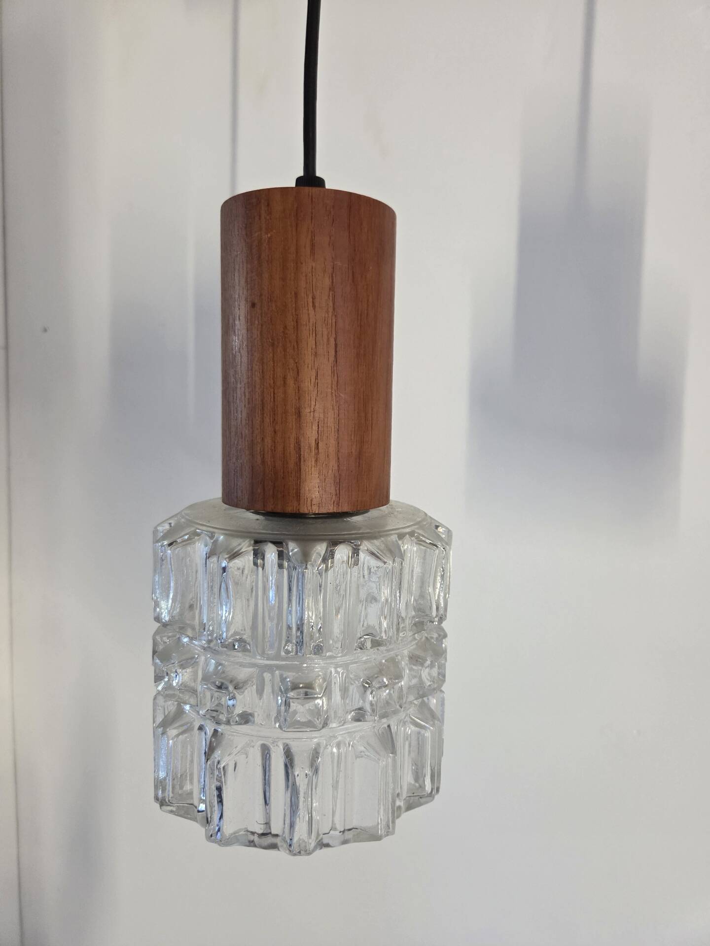 Scandinavian suspension in teak and glass