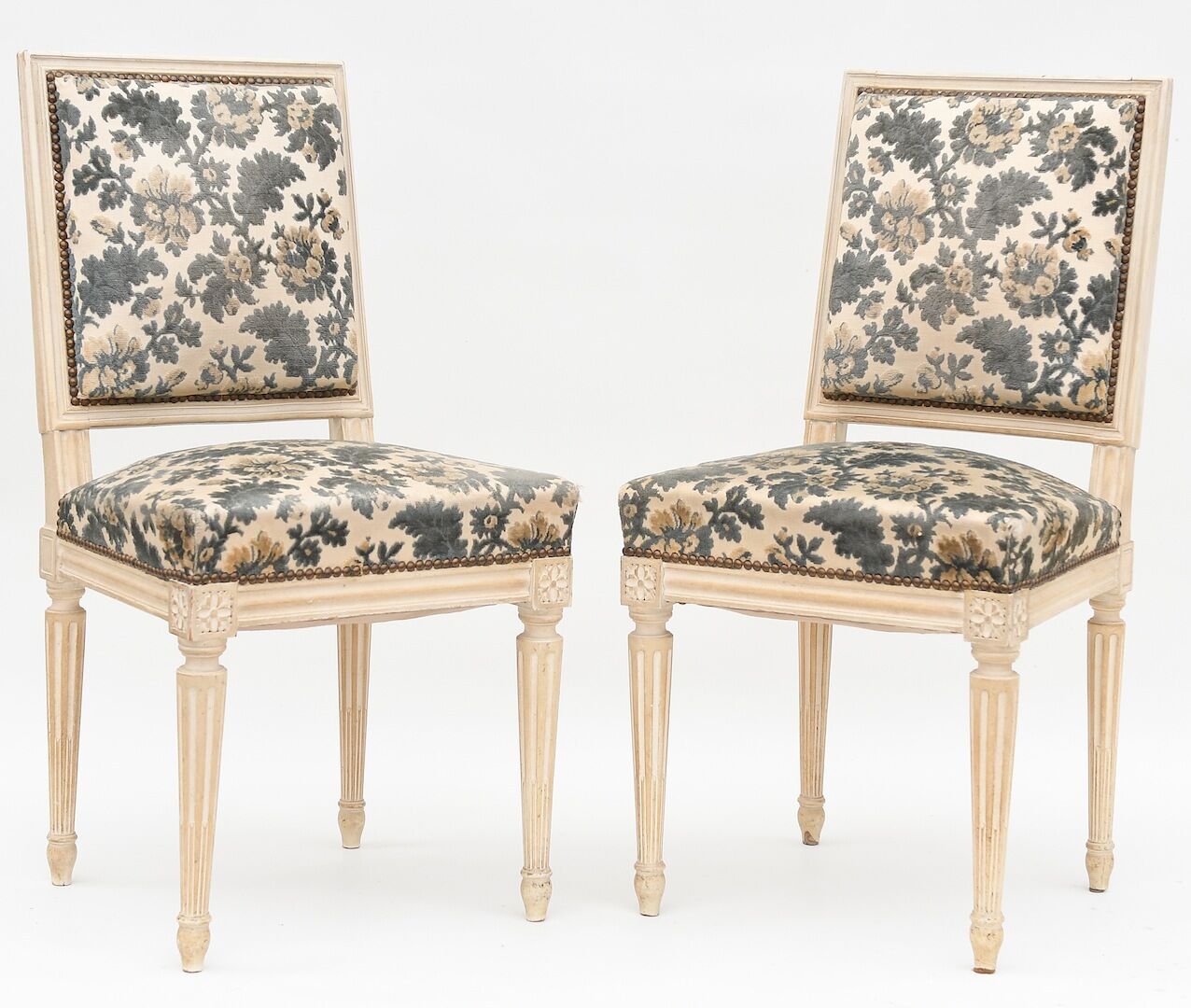 Série de 5 chaises de style Louis XVI