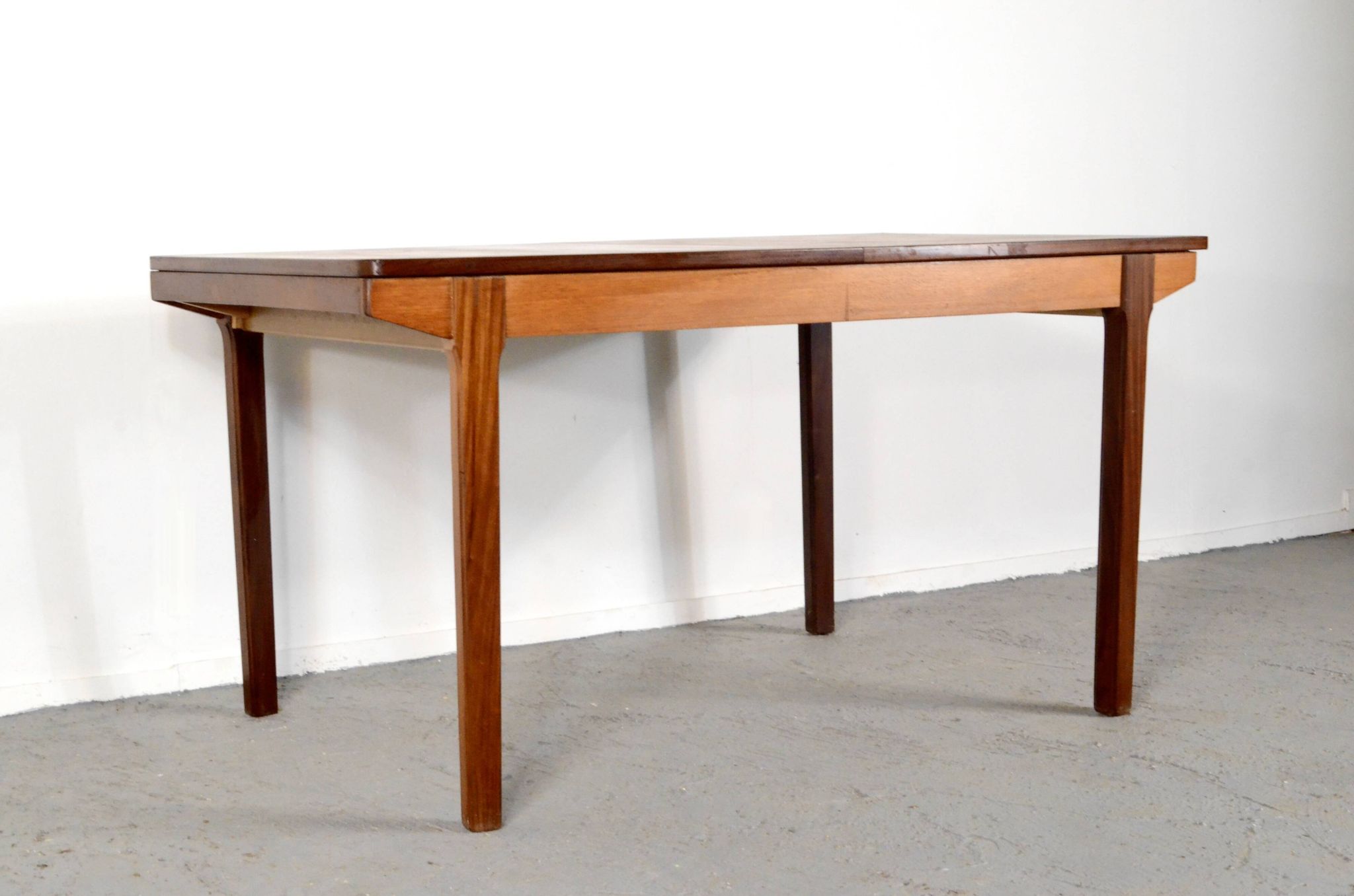 Table extensible Nathan des années 50 en teck magnifique. Moderne / Rétro / Danois