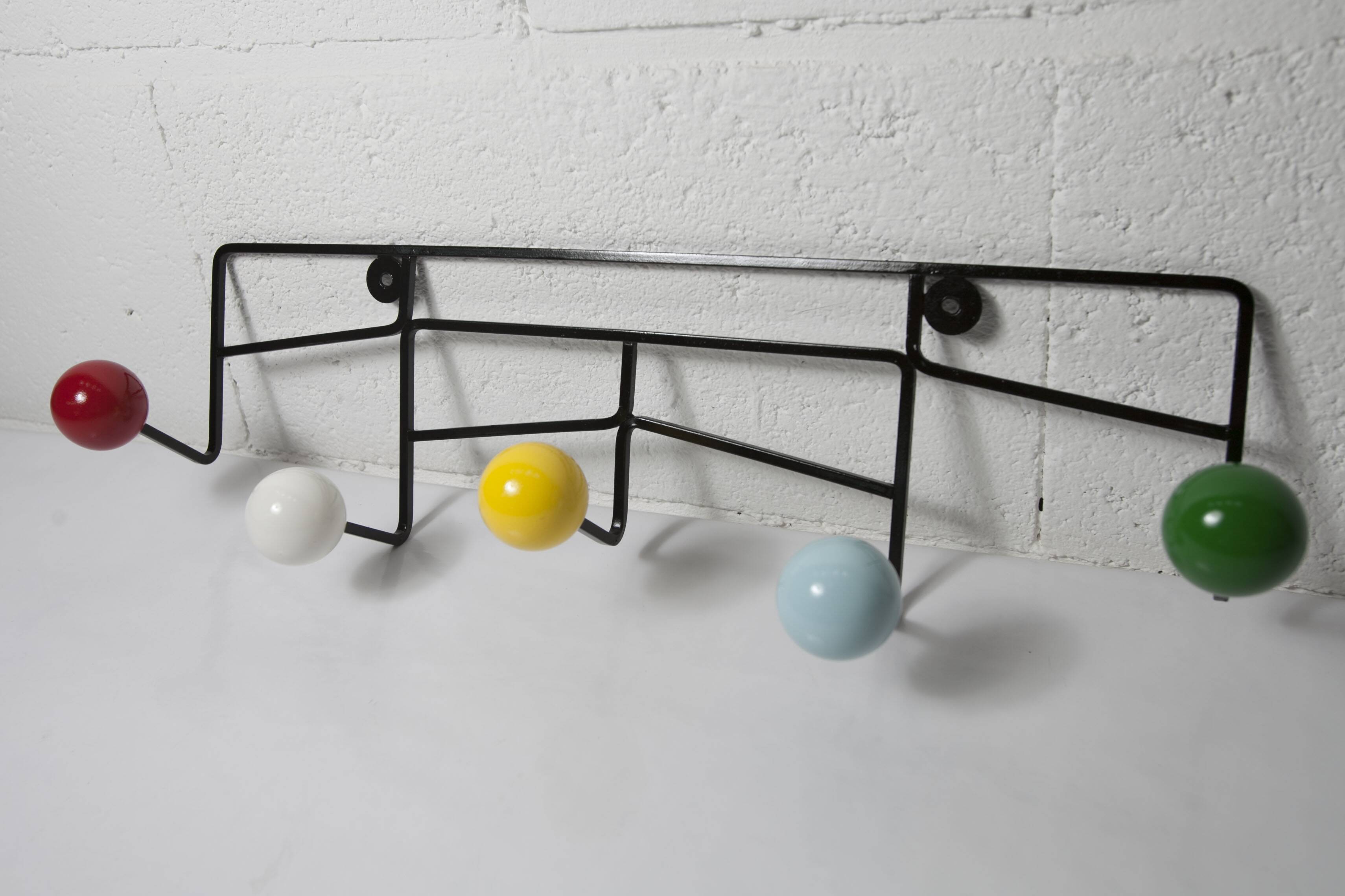 Portemanteaux mural 5 patères boules bois couleur et métal 1950