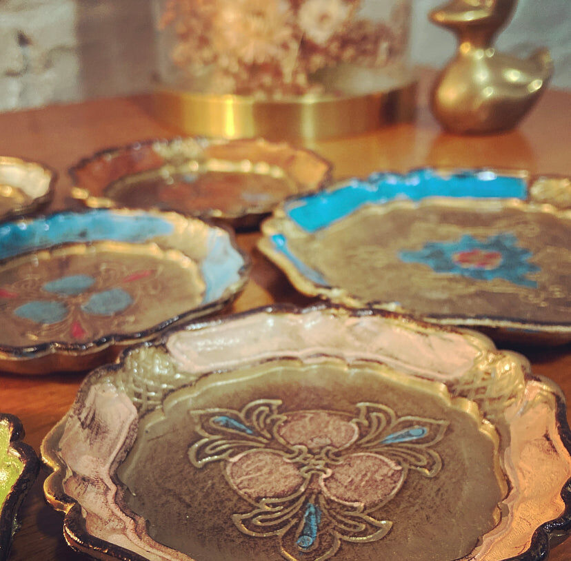 Under glasses and under bottle Florentin