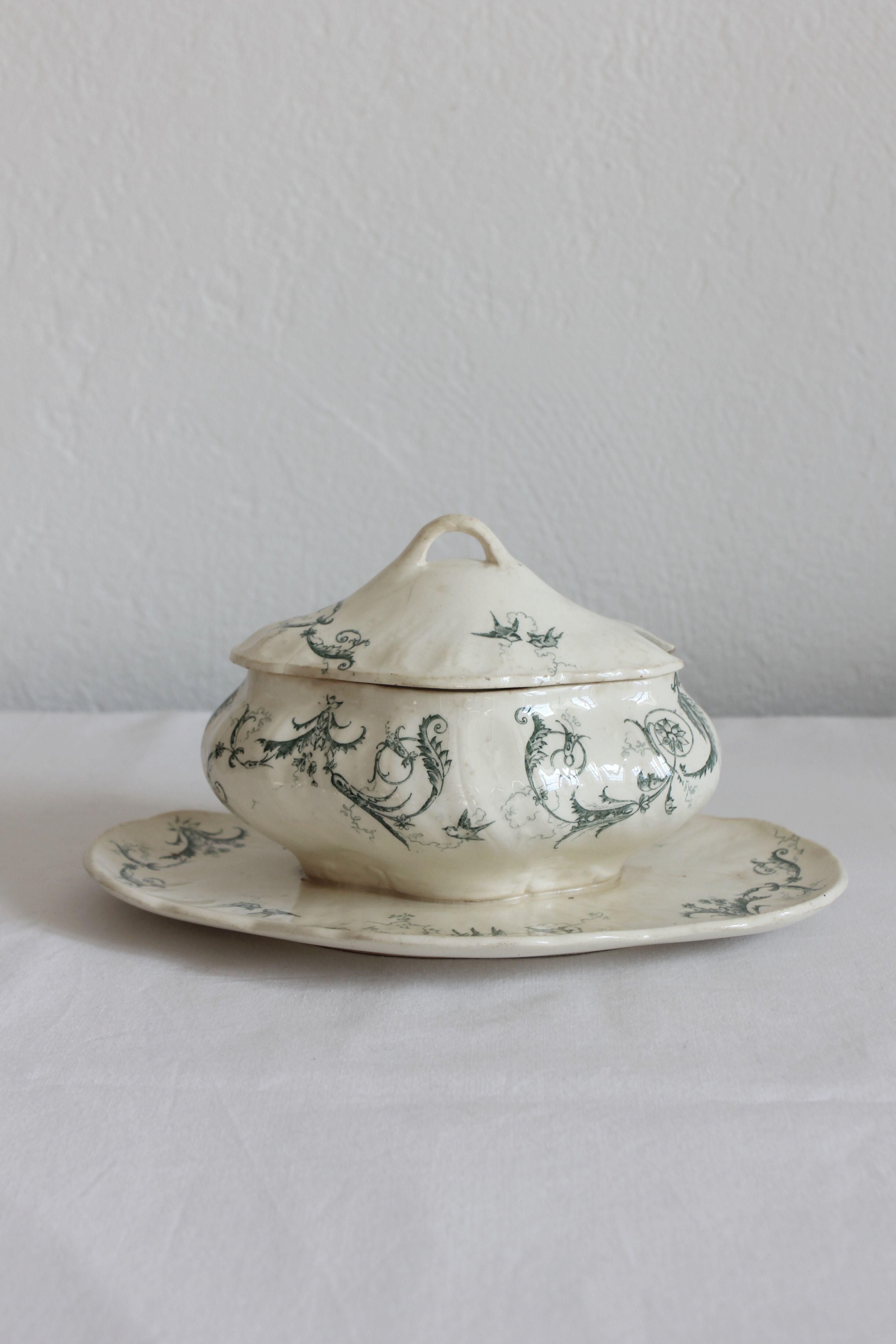 Saucière en terre de fer "Rinceaux" Opaque de Gien