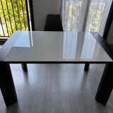 Extendable table in tempered glass white