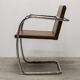 Chaise BRNO de la marque Knoll en cuir marron