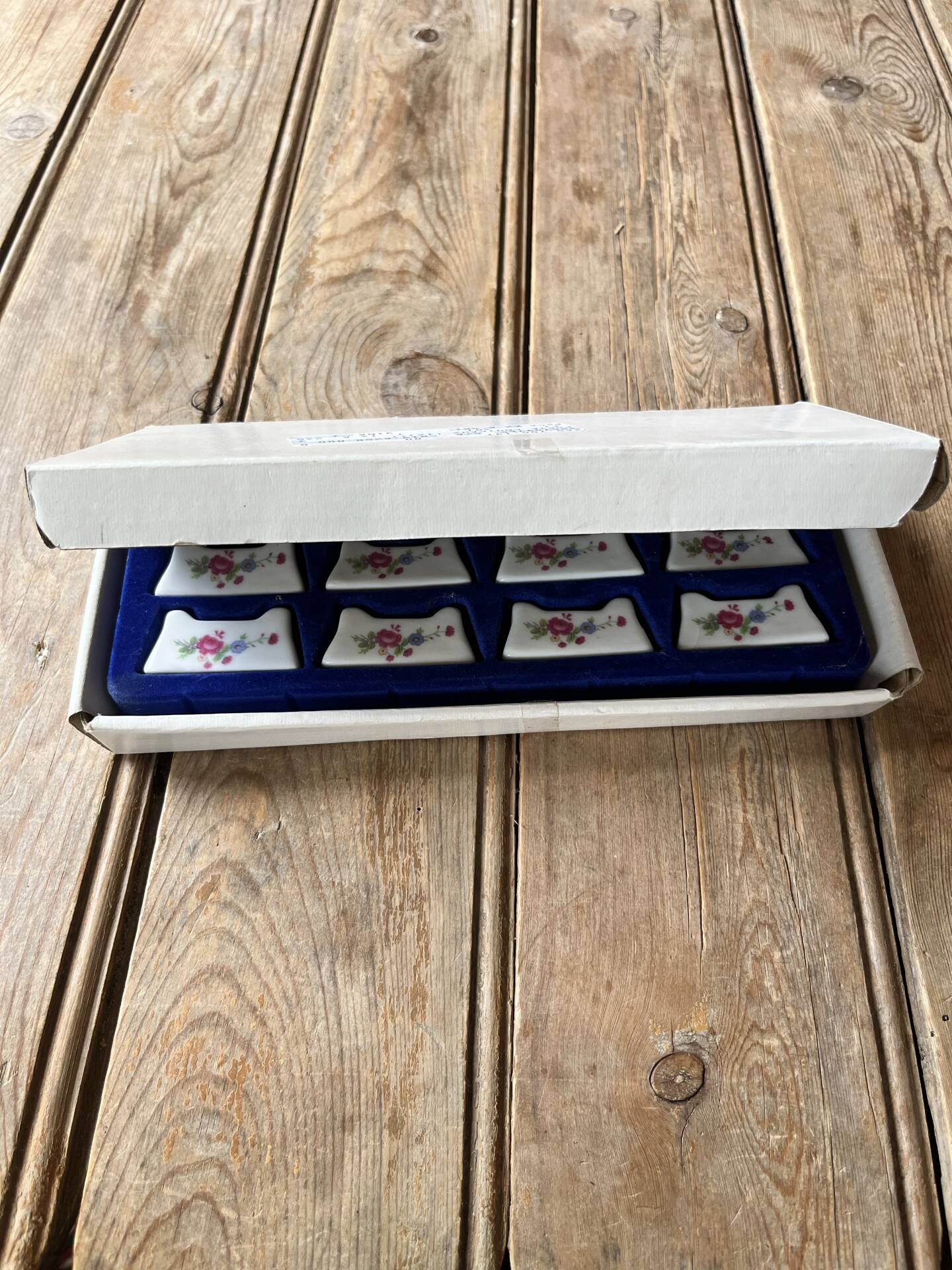 12 knife rests