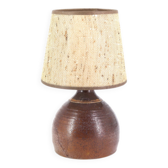 Lampe artisanale en céramique signée, abat jour beige