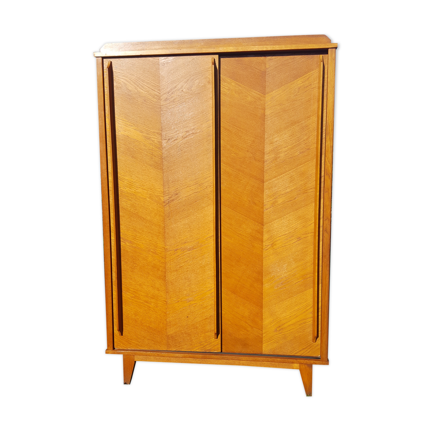 Scandinavian wardrobe foot compas vintage