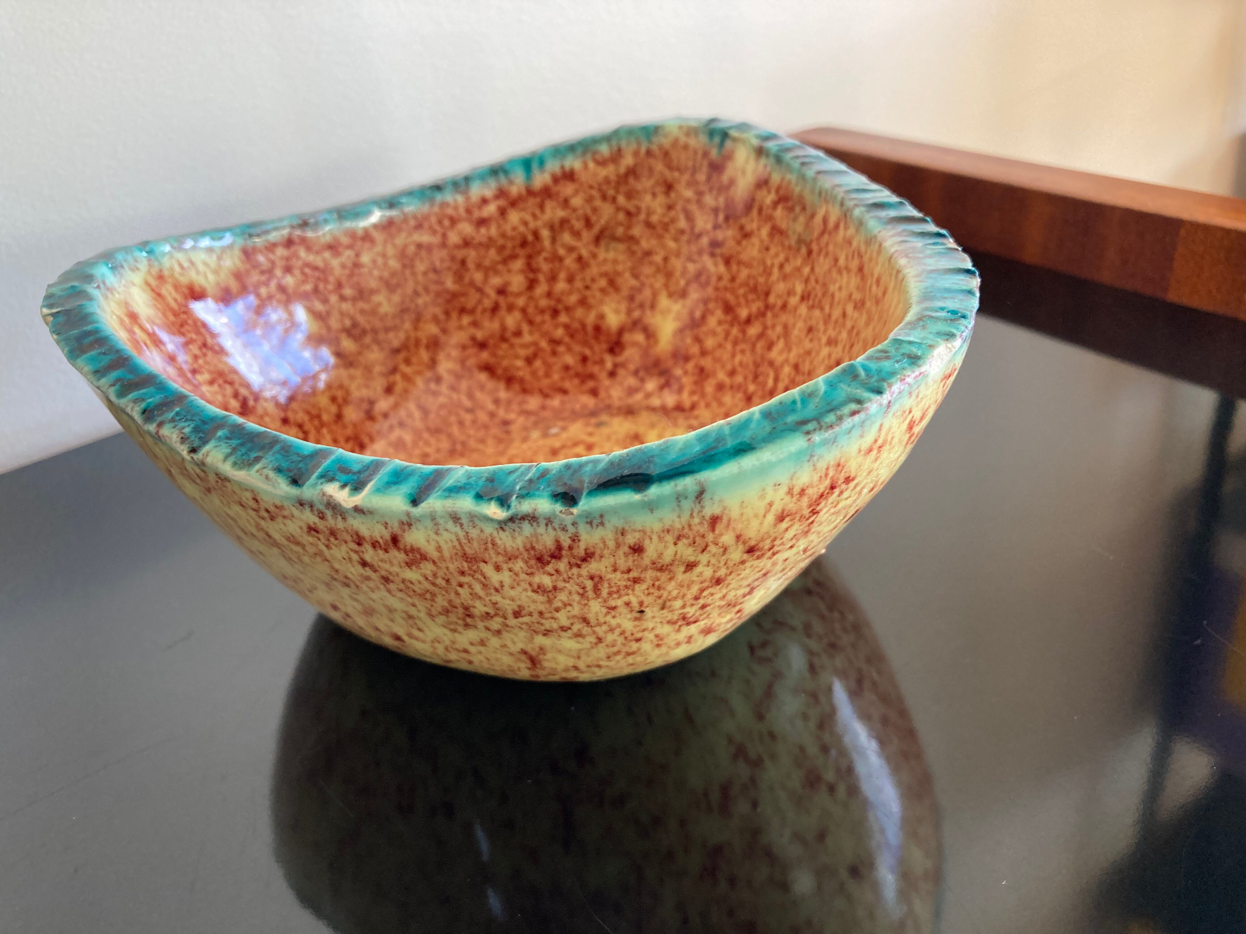 Empty pocket/bowl Accolay